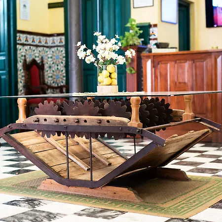 호텔 Hospedium Rural Soterrana Madroñera