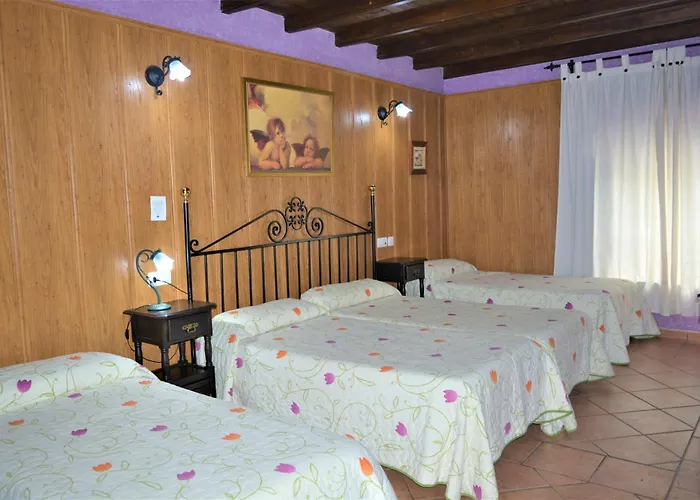 מלון Hospedium Rural Soterrana Madroñera